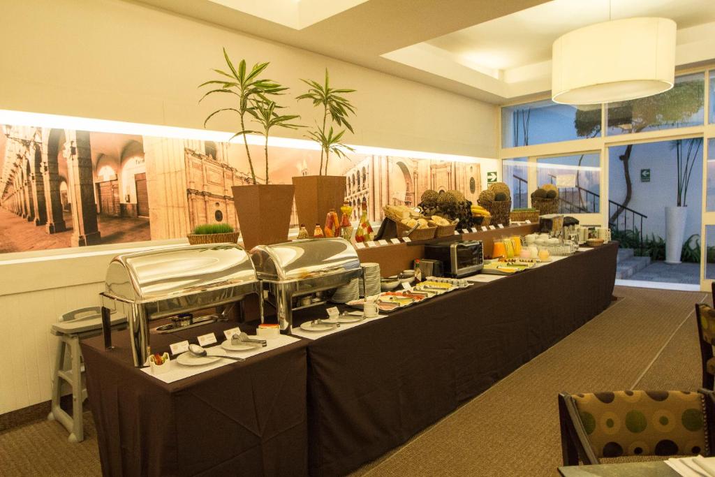 Comida no hotel ou em algum lugar perto