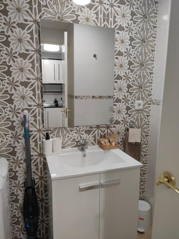 A bathroom at Estudio Ed Jupiter Benalmadena