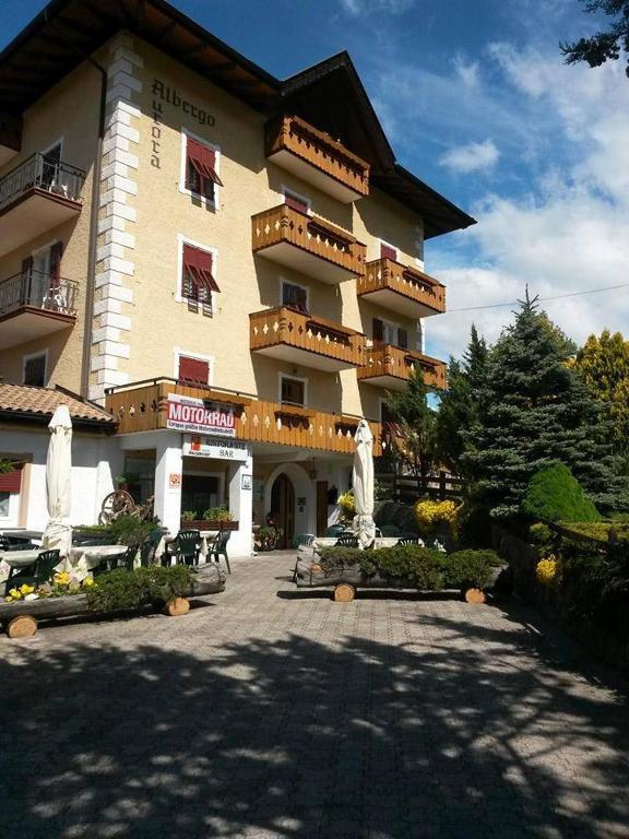 Fotografia z galérie ubytovania Albergo GARNI' AURORA v destinácii Tret