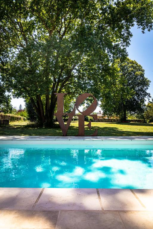 Bazén v ubytování Le 49 Côté Parc & SPA nebo v jeho okolí