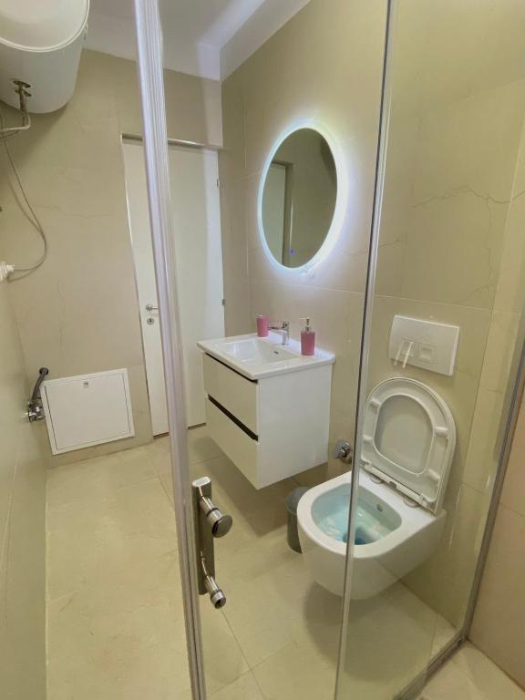 A bathroom at Serenity Apartament