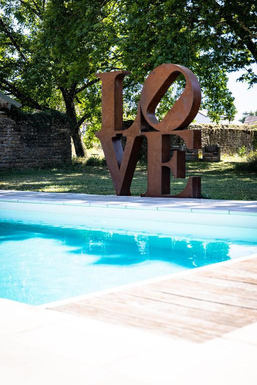 Bazén v ubytování Le 49 Côté Parc & SPA nebo v jeho okolí