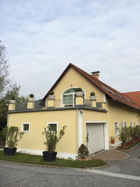 Budova, v ktorej sa apartmán nachádza