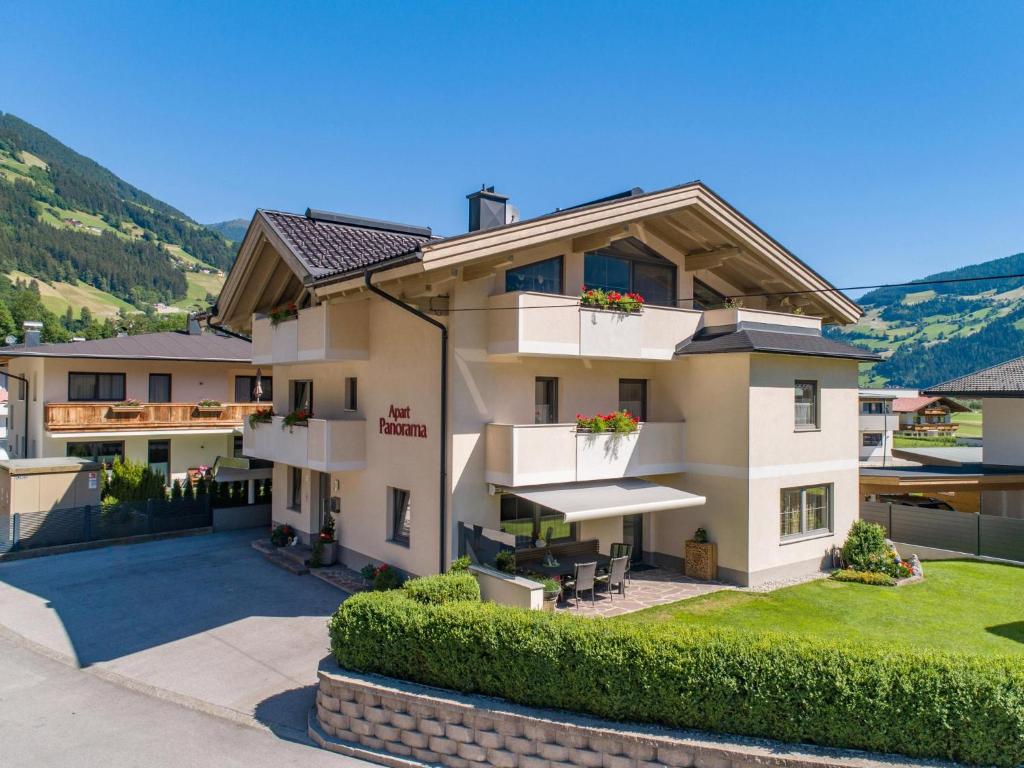 Výhľad na hory alebo výhľad na hory priamo z apartmánu