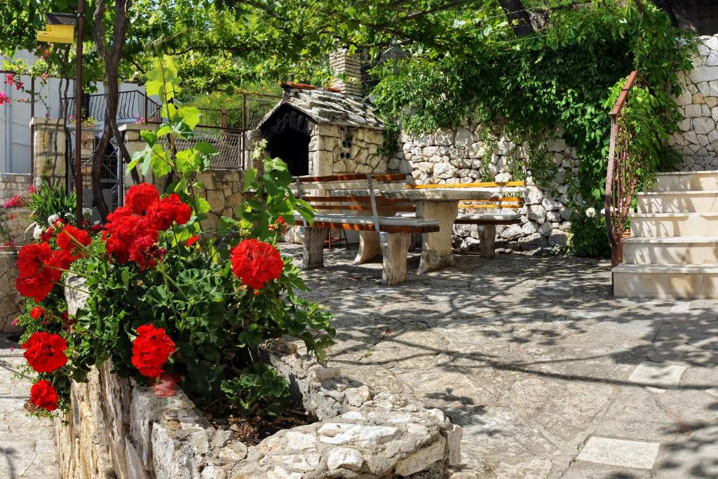 Fotografie z fotogalerie ubytování Apartments by the sea Mimice, Omis - 656 v destinaci Mimice