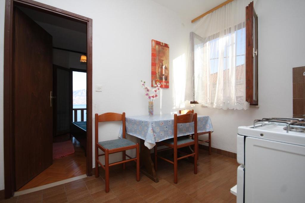 Kuchyňa alebo kuchynka v ubytovaní Apartment Postira 740b