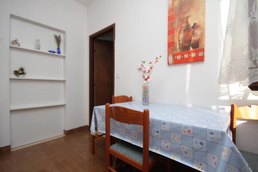 Posteľ alebo postele v izbe v ubytovaní Apartment Postira 740b