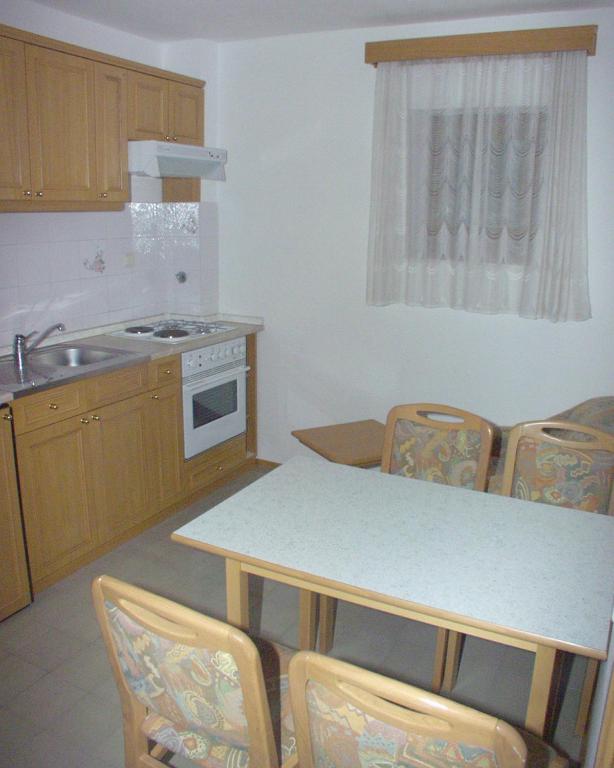 Kuchyň nebo kuchyňský kout v ubytování Apartments with a parking space Pucisca, Brac - 756