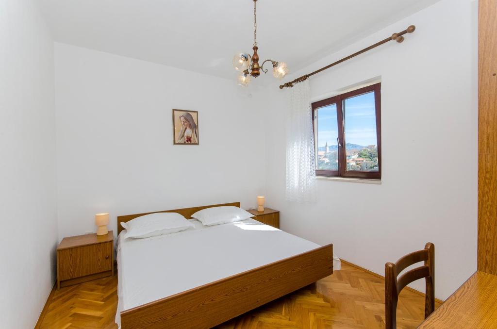 Posteľ alebo postele v izbe v ubytovaní Apartments with parking spaces Postira, Brac - 765