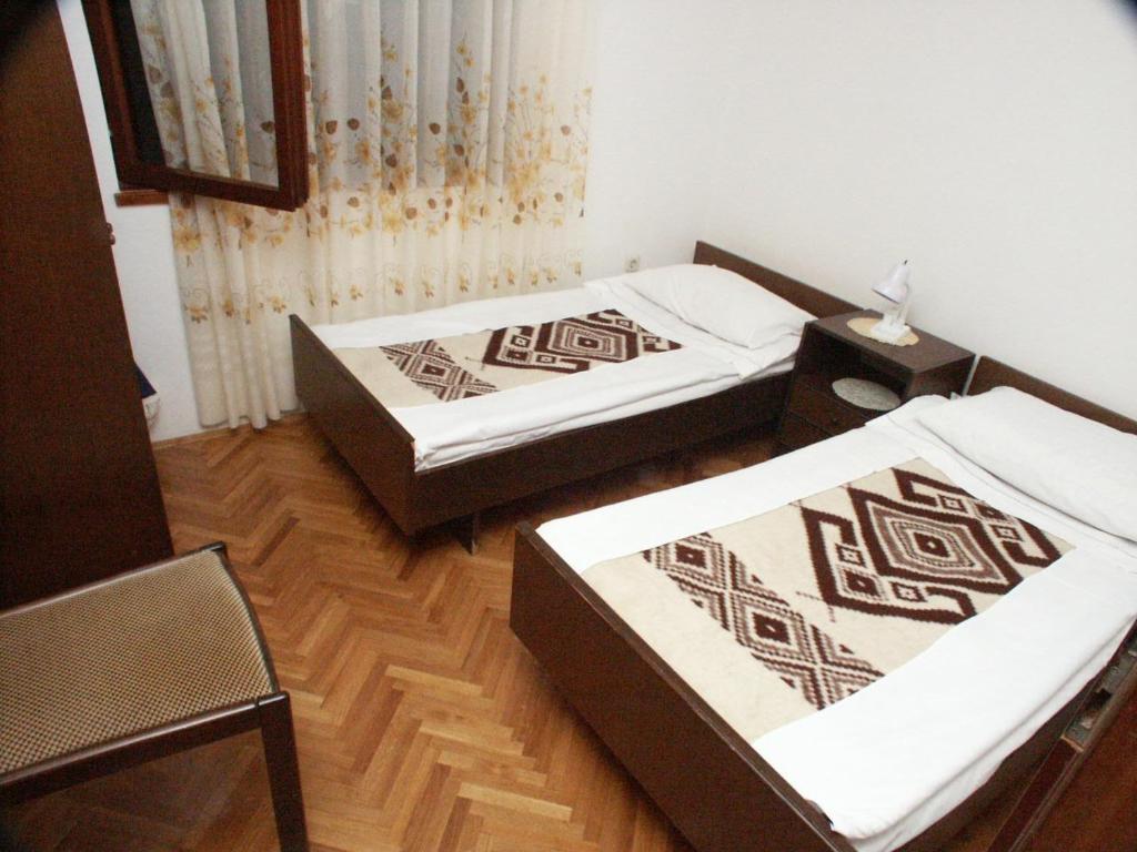 Postel nebo postele na pokoji v ubytování Apartments by the sea Maslinica, Solta - 774