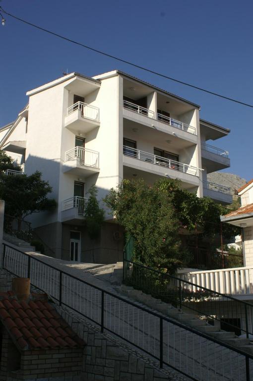 Budova, v ktorej sa apartmán nachádza