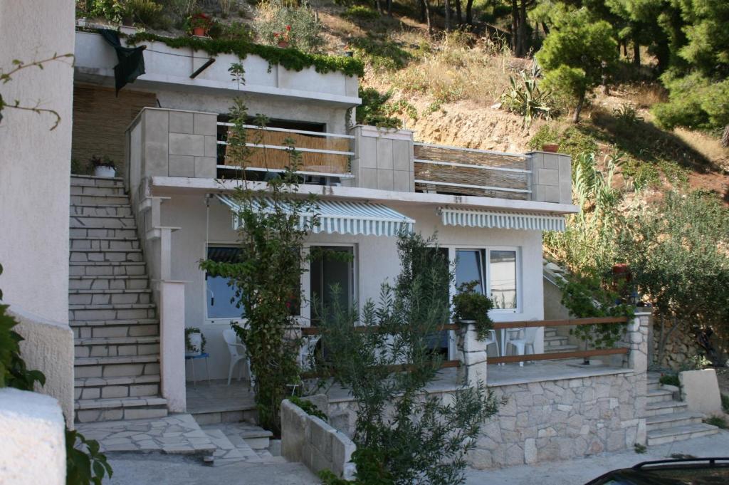 Fotografia z galérie ubytovania Apartments by the sea Duce, Omis - 955 v Omise
