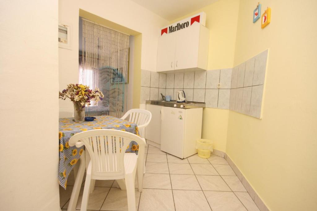 Fotografia z galérie ubytovania Apartments by the sea Duce, Omis - 955 v Omise