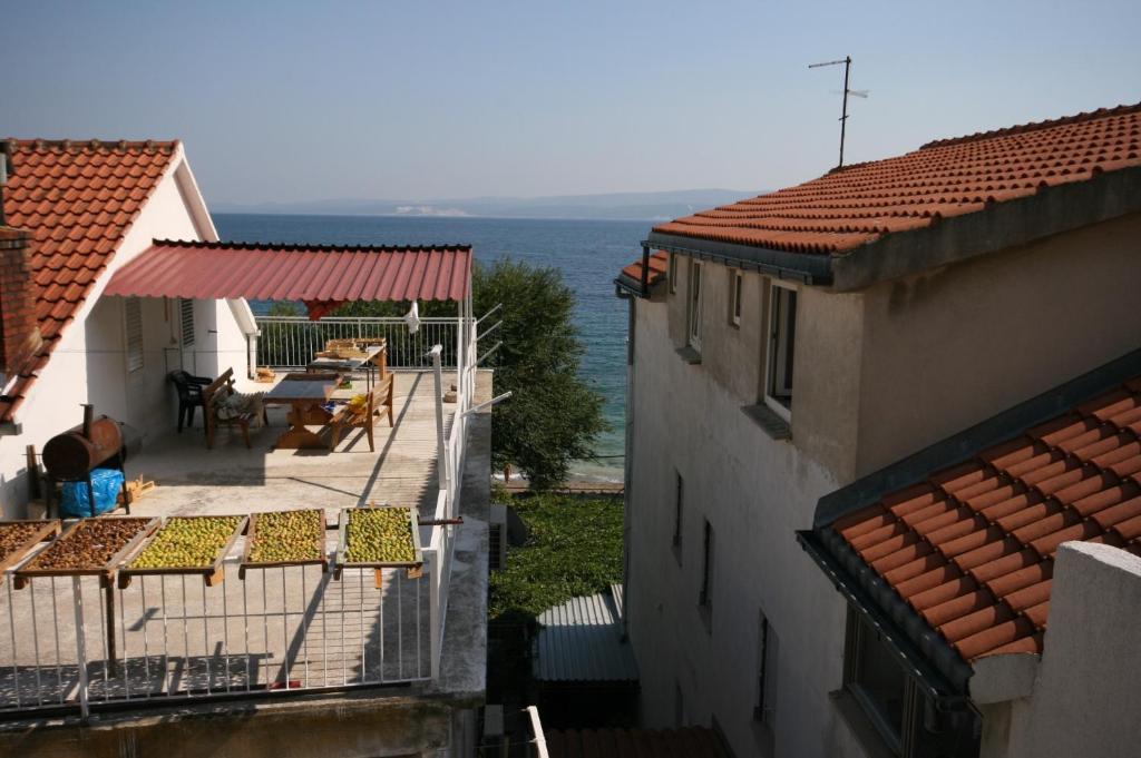 Fotografia z galérie ubytovania Apartments by the sea Duce, Omis - 955 v Omise