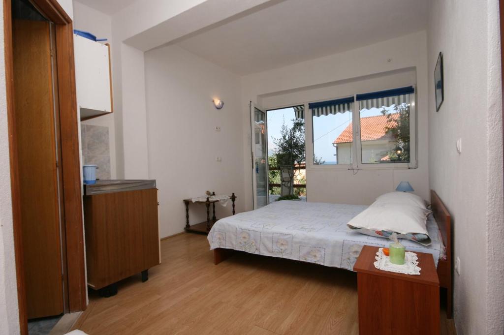 Fotografia z galérie ubytovania Apartments by the sea Duce, Omis - 955 v Omise
