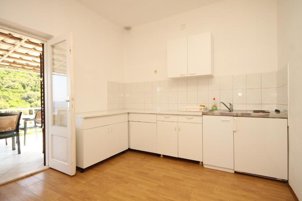 Kuchyň nebo kuchyňský kout v ubytování Apartments and rooms by the sea Lucica, Lastovo - 990