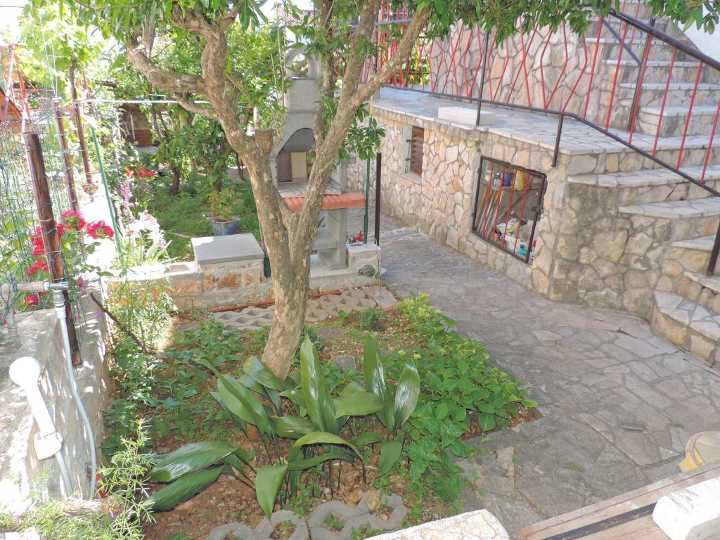 Zahrada ubytování Apartments by the sea Seget Vranjica, Trogir - 975