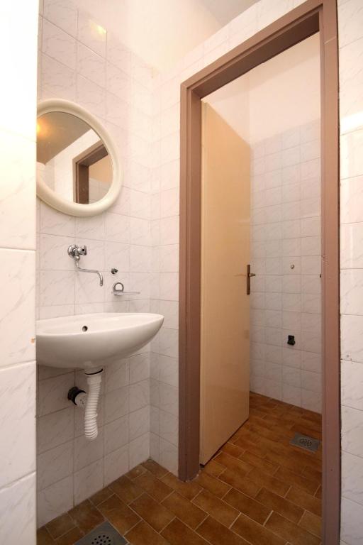 Fotografie z fotogalerie ubytování Family friendly seaside apartments Kraj, Pasman - 699 v destinaci Tkon