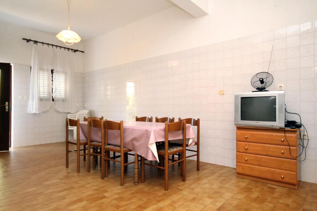 Fotografie z fotogalerie ubytování Family friendly seaside apartments Kraj, Pasman - 699 v destinaci Tkon