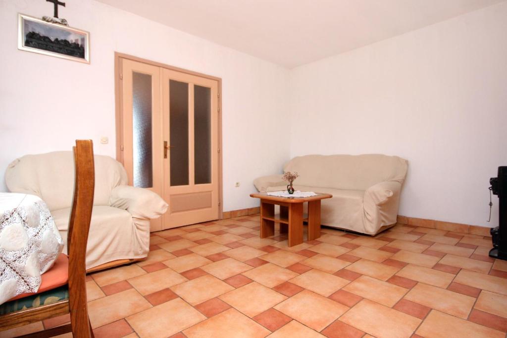 Fotografie z fotogalerie ubytování Family friendly seaside apartments Kraj, Pasman - 699 v destinaci Tkon