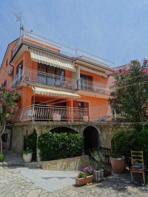 Budynek, w którym mieści się apartament