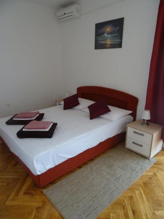 Posteľ alebo postele v izbe v ubytovaní Apartments with parking spaces Biograd na Moru, Biograd - 860