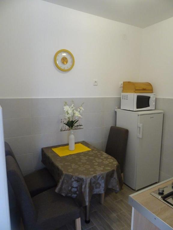 Kuchyňa alebo kuchynka v ubytovaní Apartments with parking spaces Biograd na Moru, Biograd - 860