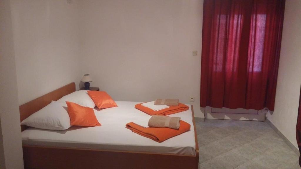 Posteľ alebo postele v izbe v ubytovaní Apartments with parking spaces Biograd na Moru, Biograd - 860