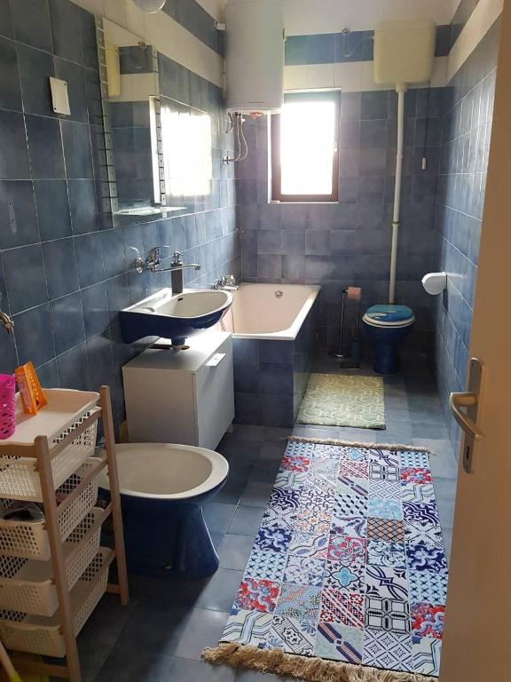 Kúpeľňa v ubytovaní Apartments by the sea Sali, Dugi otok - 890