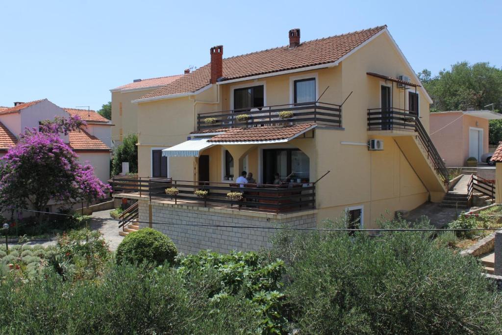Budova, v ktorej sa apartmán nachádza