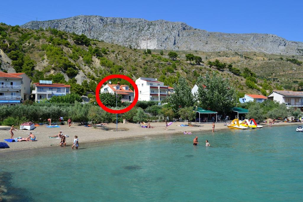 Fotografia z galérie ubytovania Apartments by the sea Duce, Omis - 943 v Omise