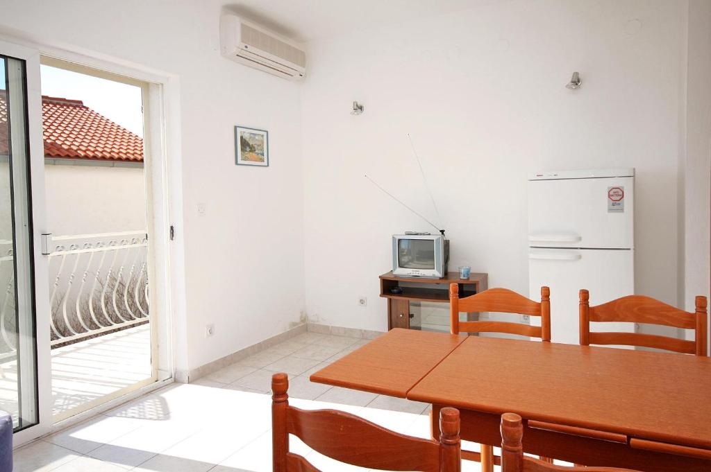 TV a/nebo společenská místnost v ubytování Apartments with a parking space Marusici, Omis - 962