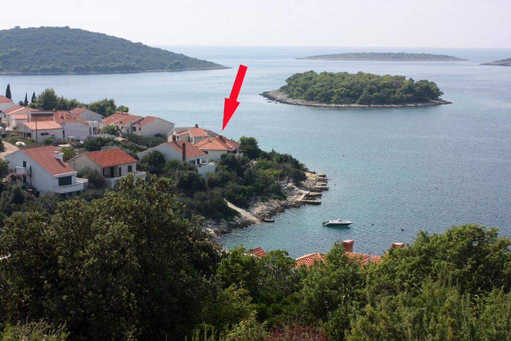 Fotografia z galérie ubytovania Apartments by the sea Maslinica, Solta - 775 v destinácii Grohote