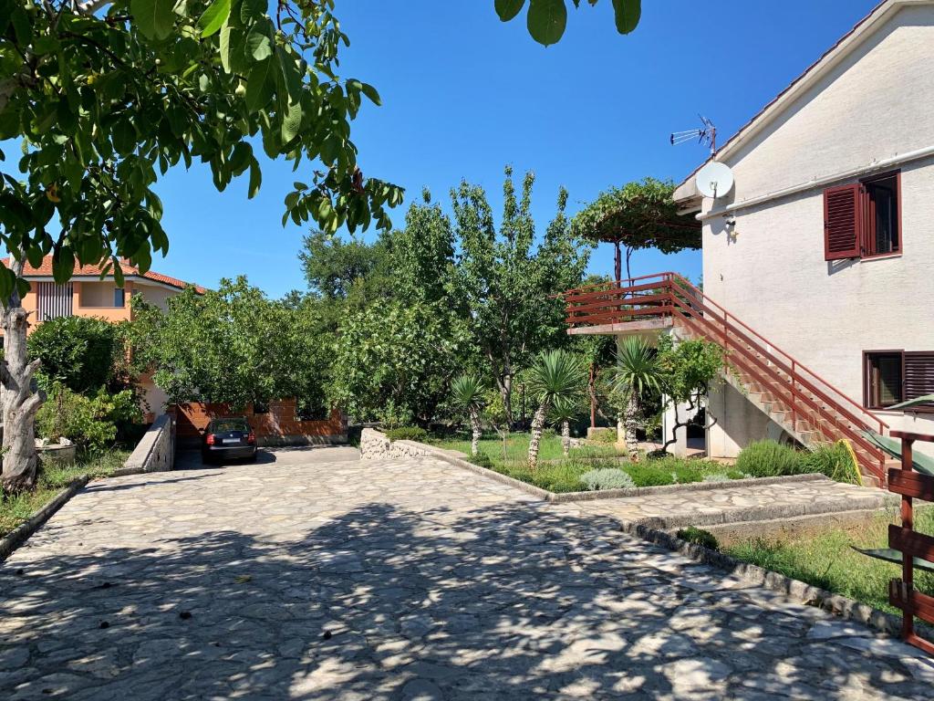 Budova, v ktorej sa apartmán nachádza