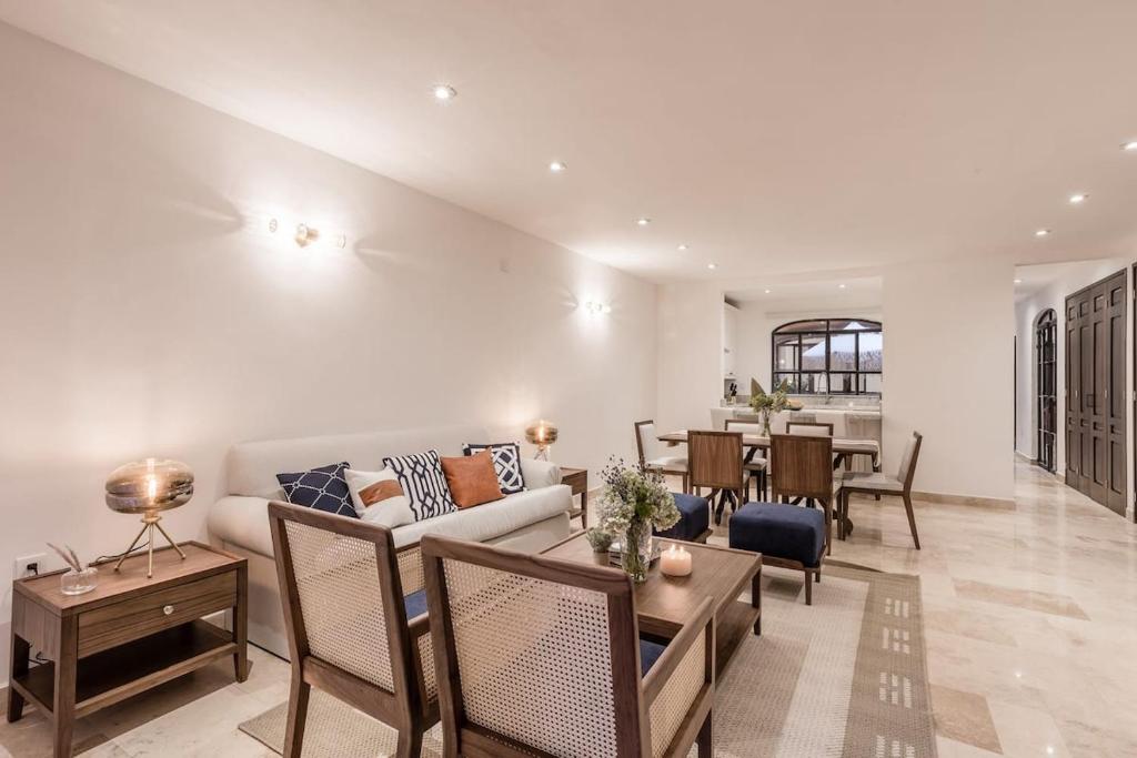 Luxury Apartments in Centro San Miguel de Allende with Rooftop & Jacuzzi