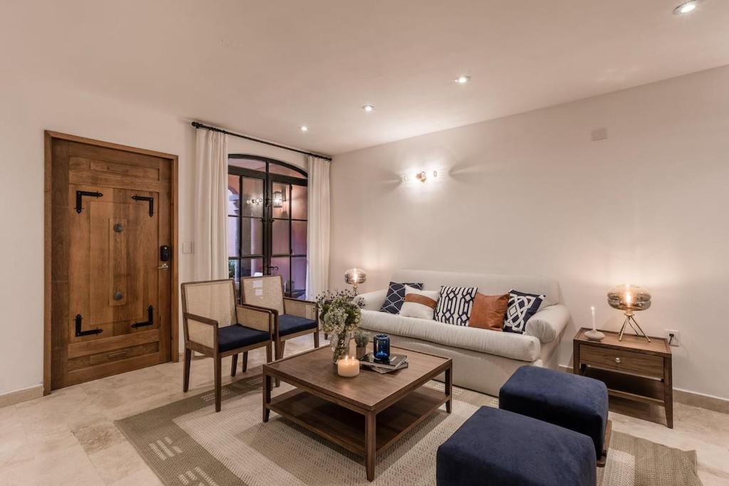 Luxury Apartments in Centro San Miguel de Allende with Rooftop & Jacuzzi