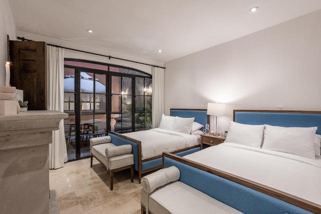 Luxury Apartments in Centro San Miguel de Allende with Rooftop & Jacuzzi