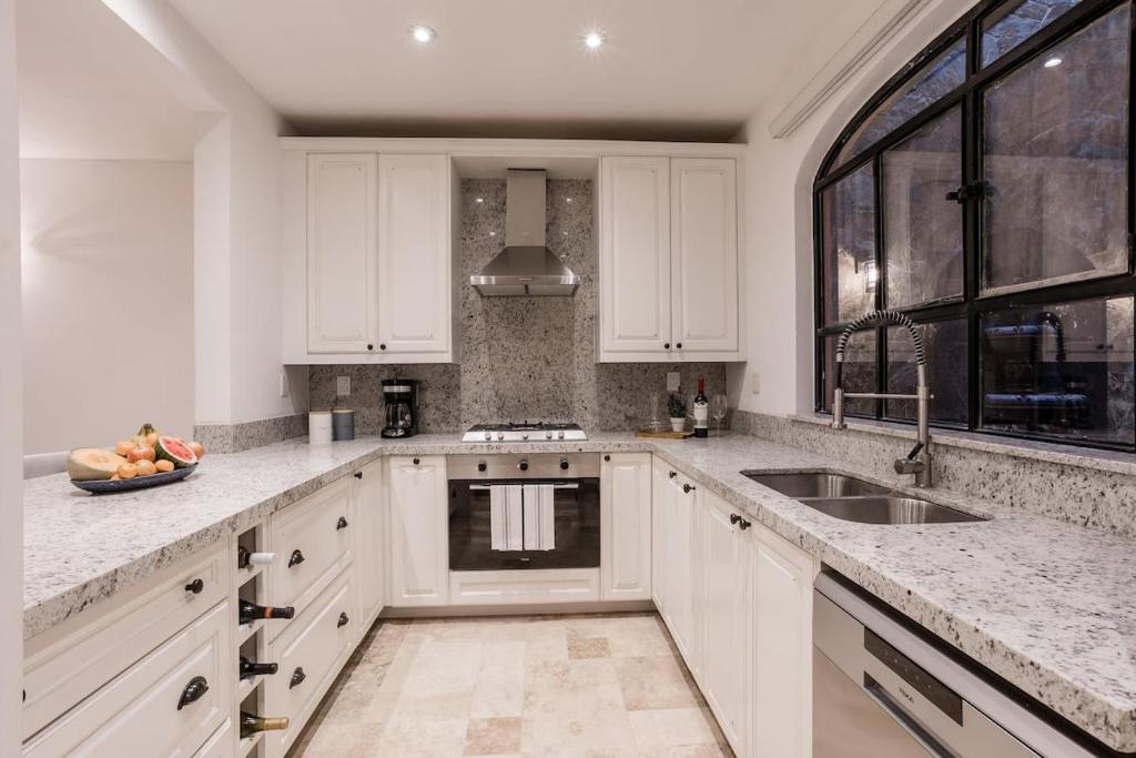 Luxury Apartments in Centro San Miguel de Allende with Rooftop & Jacuzzi