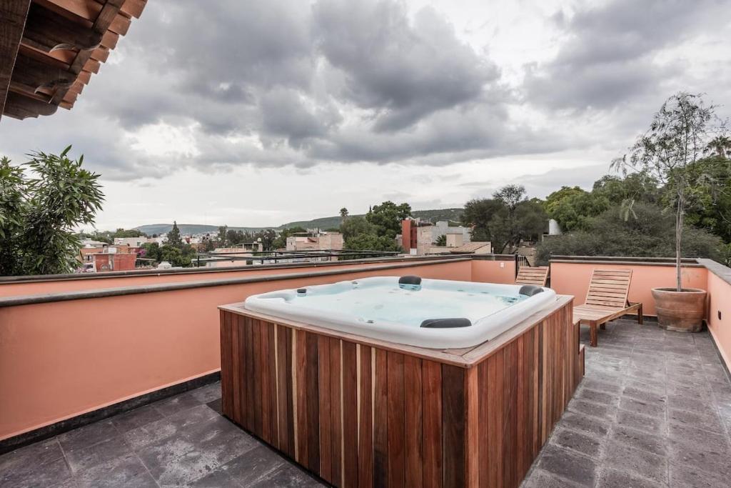 Luxury Apartments in Centro San Miguel de Allende with Rooftop & Jacuzzi