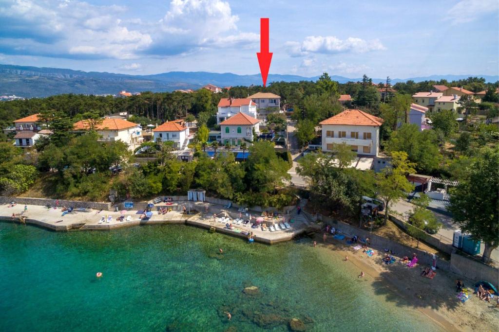Zdjęcie z galerii obiektu Apartments by the sea Silo, Krk - 18759 w mieście Šilo