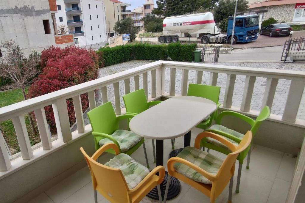 Fotografia z galérie ubytovania Apartments by the sea Promajna, Makarska - 18772 v destinácii Promajna