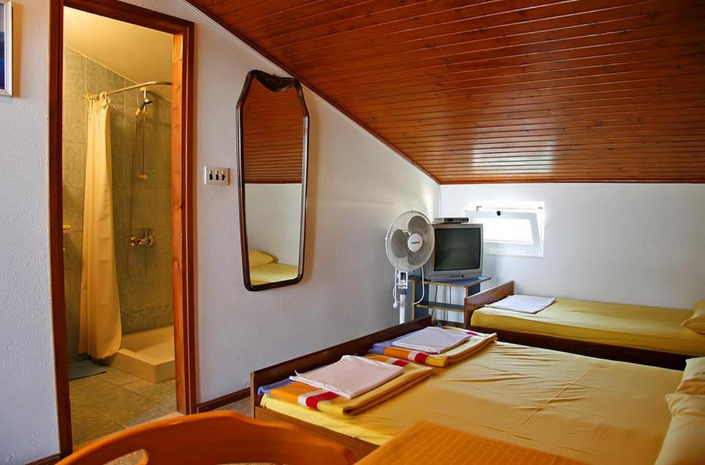 Fotografie z fotogalerie ubytování Apartments by the sea Rogoznica - 18746 v Rogoznici