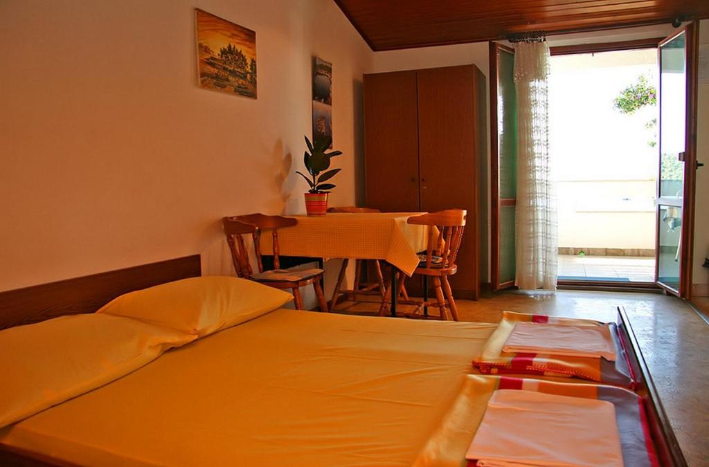 Fotografie z fotogalerie ubytování Apartments by the sea Rogoznica - 18746 v Rogoznici