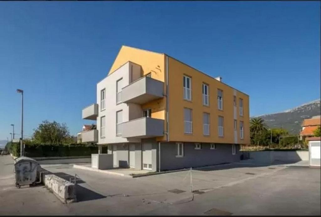 Fotografie z fotogalerie ubytování Apartments with a parking space Kastel Luksic, Kastela - 18790 v destinaci Kaštela