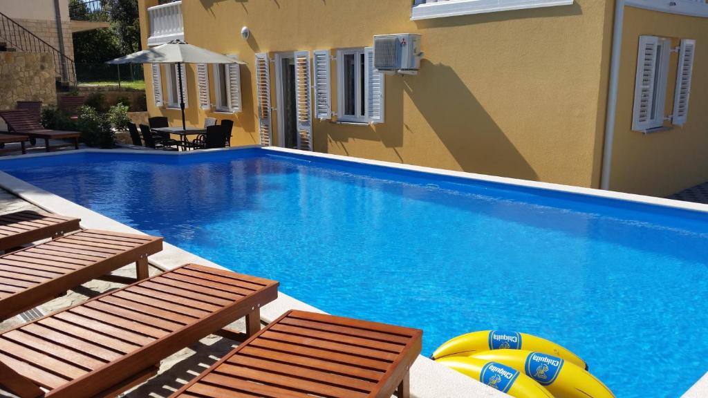 Bazén v ubytování Apartments with a swimming pool Baska, Krk - 18733 nebo v jeho okolí