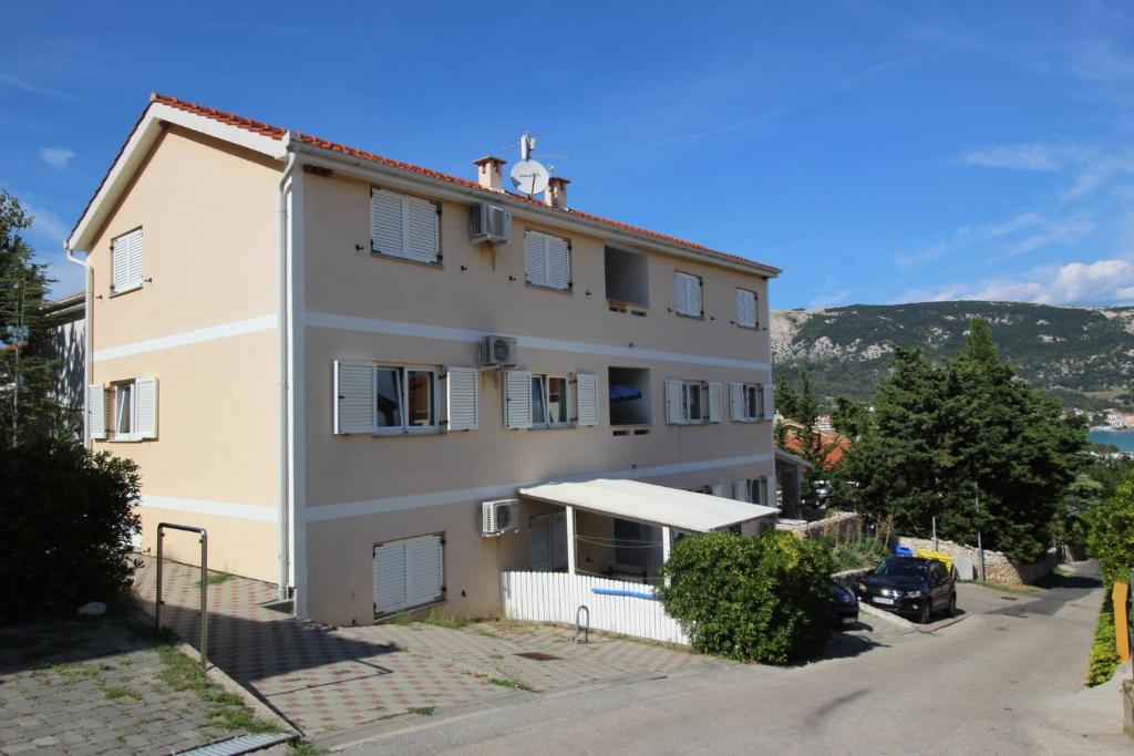 Apartments with a parking space Baska, Krk - 18794