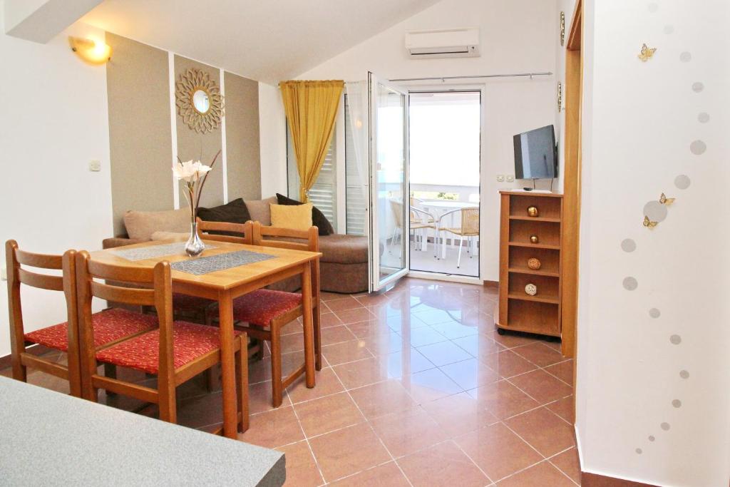 Apartments with a parking space Baska, Krk - 18794 - 