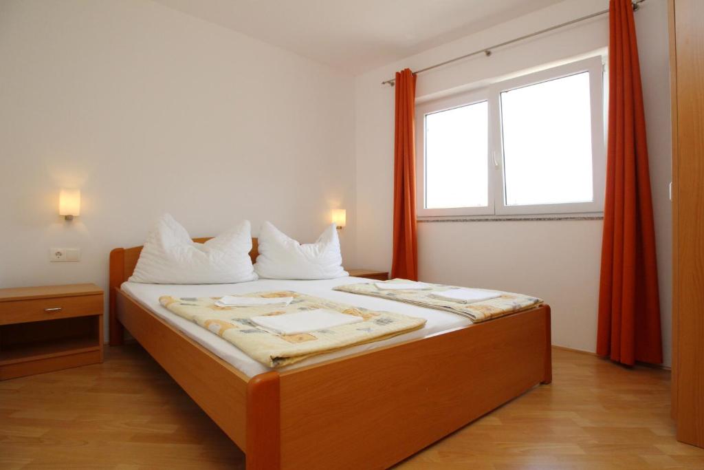 Apartments with a parking space Baska, Krk - 18794 - Appartamento Con Due Camere Da Letto Con Balcone E Vista Sul Mare