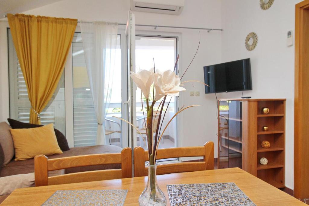 Apartments with a parking space Baska, Krk - 18794 - Appartamento Con Due Camere Da Letto Con Balcone E Vista Sul Mare
