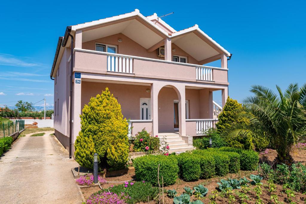 Budova, v ktorej sa apartmán nachádza